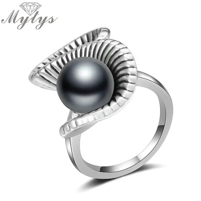 

Mytys Black Pearl Geometric Twist Flower Retro Antique Rings for Women Vintage Style Party Jewelry R1998