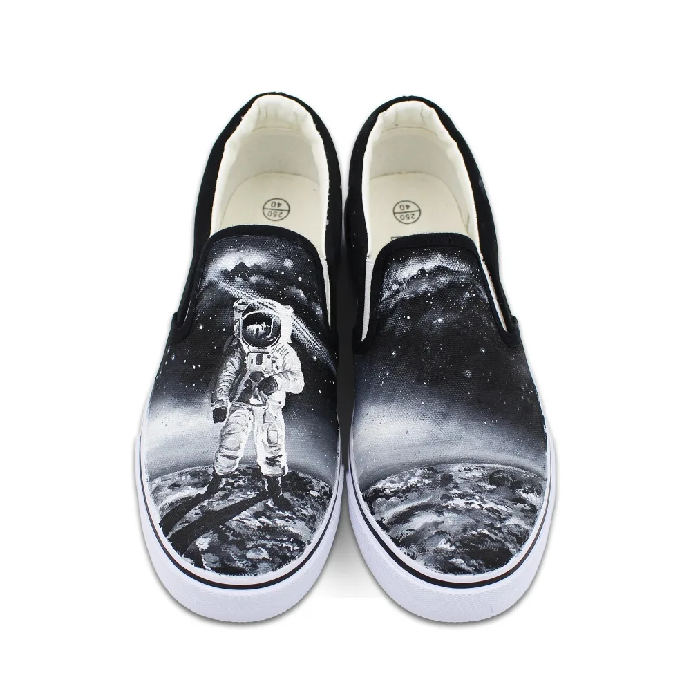 Вэнь оригинальные черные кроссовки дизайн на заказ ручная роспись астронавт стоящий на Луне космический полет слипоны парусиновая обувь
