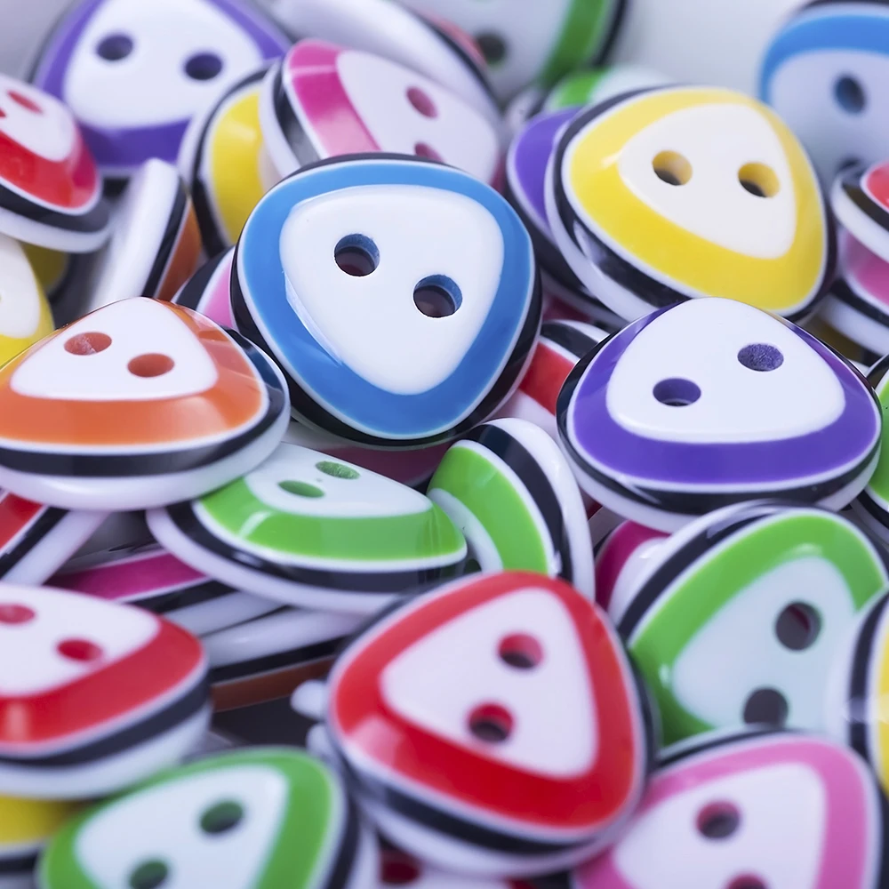 

Smiry Geometric 2 Holes 100pcs Triangle Colorful Button 13 x 13mm Plastic Buttons For Sewing Garment Supplies Accessory