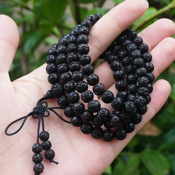 Billige 6mm 8mm 10mm 12mm Natürliche Schwarz Sandelholz Perlen Geschnitzte Lotus Holz Perlen 108 Mala Buddhismus Gebet yoga Halskette Armband DIY