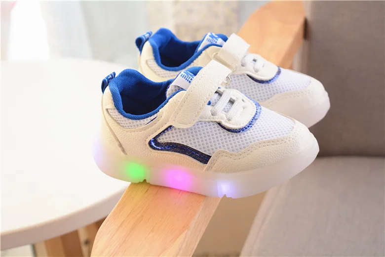 Осень 2019 г. светодиодный светодиодное освещение детская обувь для мальчиков спортивные с мягкой подошвой для малышей сетка для волос