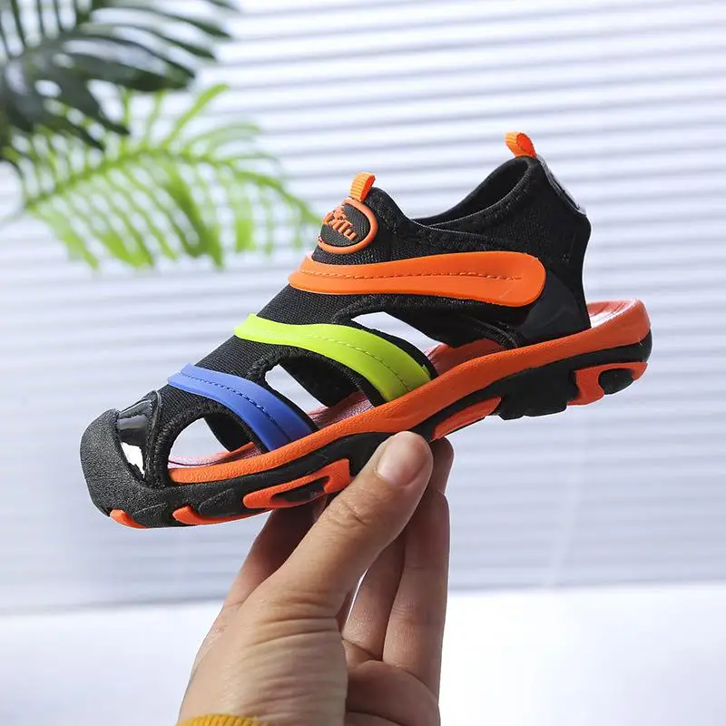 Детские летние сандалии новая дизайнерская пляжная обувь для мальчиков брендовые мягкие шлёпки с закрытыми пальцами для девочек детские сандалии Нескользящие износостойкие - Цвет: Оранжевый