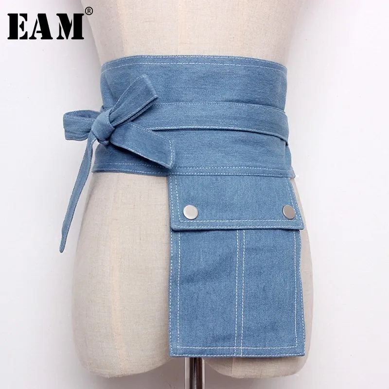 

[EAM] 2019 New Summer Fashion Tide Light Blue Denim Patchwork Pockets Bow Adjustable Waist Woman All-match Belt S828