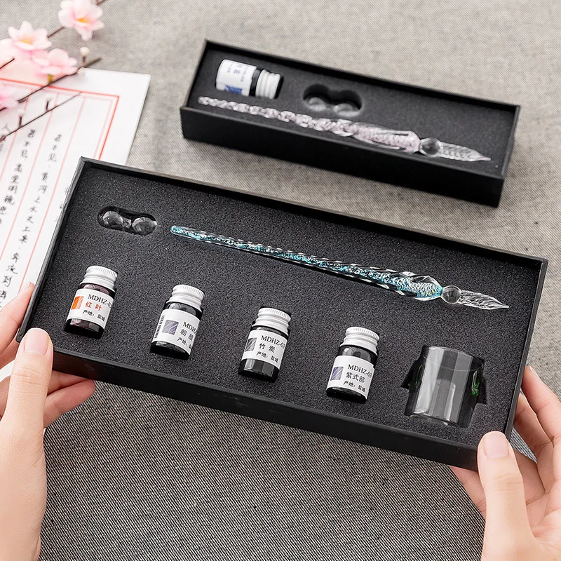 Billige Kreative Glas Stift Tauch Wasser stift Art schrift Kristall brunnen pen set Exquisite geschenk Box Pluma estilografica pluma de vidrio