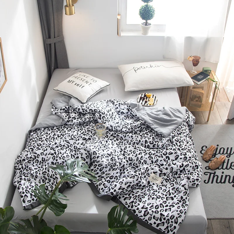 

Leopard Print Summer Bedspread Quilt Soft Skin-friendly Comfortable Air Condition Summer thin Comforter Office throw Blankets