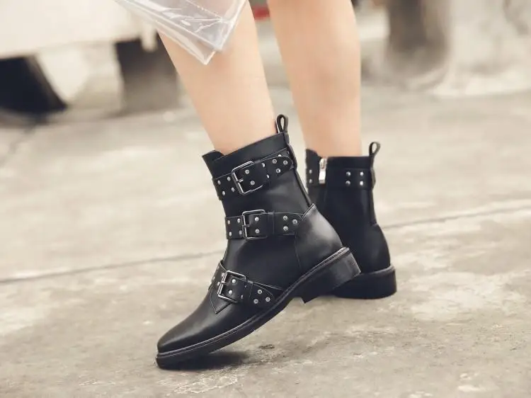 

European and American boots with trim leather square head leather flat bottom