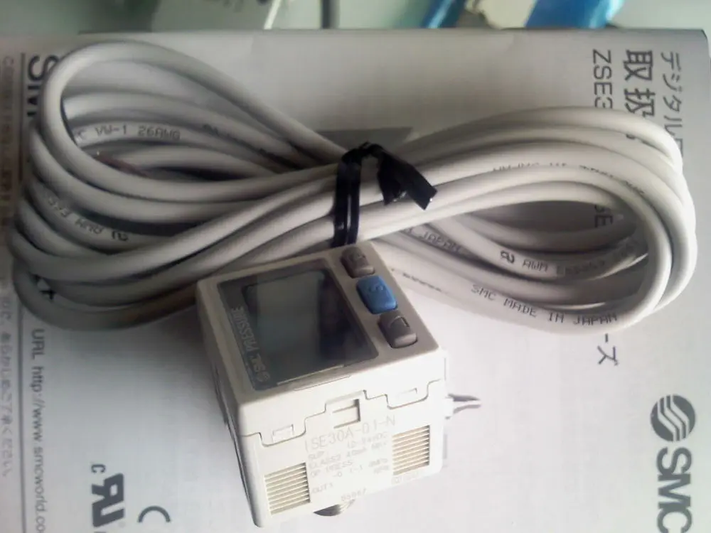 

ZSE30AF-01-D-L high precision digital pressure switch NPN 0~-101.3KPa R1/8