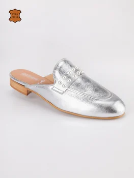 

Sabot leather with pearl-silver