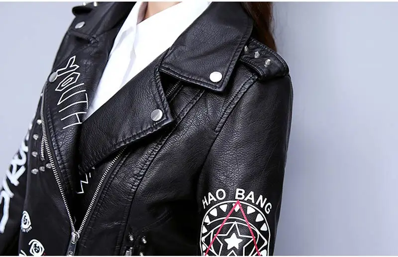 Женская кожаная куртка с заклепками и принтом букв, байкерская куртка в стиле панк, черная куртка из искусственной кожи, jaquetas couro Casaco chaquetas belt Jacket