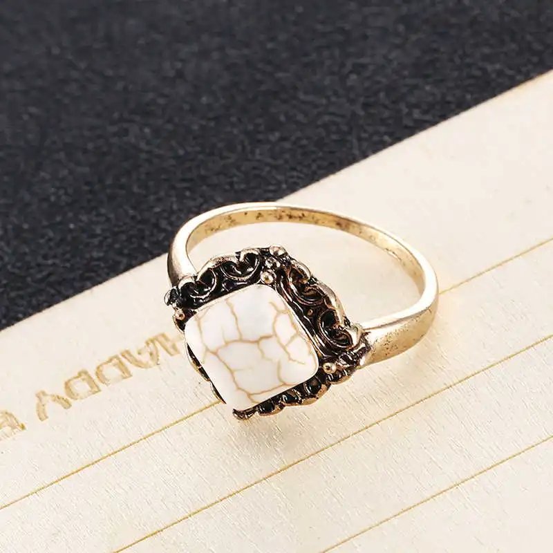 3592392075_2077696031