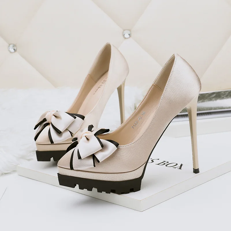 

26/5000 European and American fashion satin pointed high heels club sexy bow waterproof platform high heels