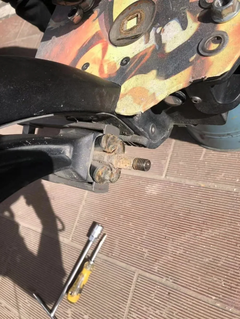 takeout method of front suspension