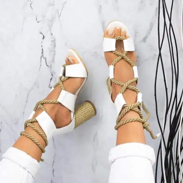2019 جديد أحذية نسائية المشاهير ارتداء مختلط الألوان نمط واضح الملونة Strappy و الصنادل عالية الكعب أحذية منتصف كعب أحذية 2019 جديد أحذية نسائية المشاهير ارتداء مختلط الألوان نمط واضح الملونة Strappy و الصنادل عالية الكعب أحذية منتصف كعب أحذية