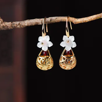 

BOEYCJR Ethnic Vintage Shell Flower Red Stone Bead Dangle Earrings Fashion Jewelry Gold Color Drop Earrings For Women Gift