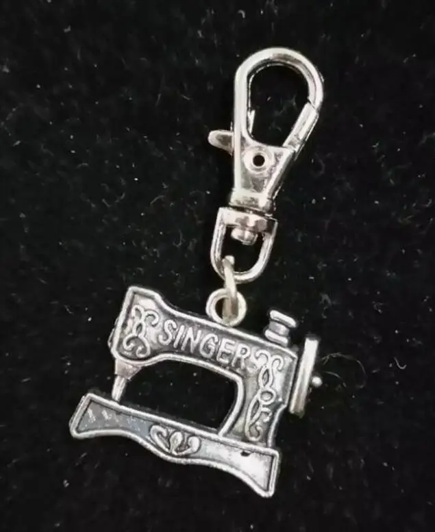 

Vintage Silver Sewing Machine Rotate Charm KeyChain For Car Key Ring Bag Key Chains Findings Accessories Fashion Jewelry
