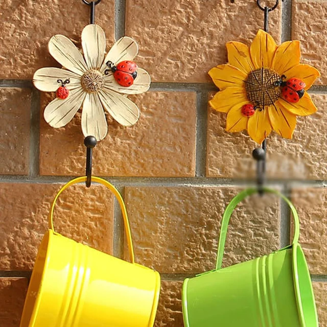 2pcs Resin Ladybug Flower Hanger Wall Mounted Decorative Hat Key