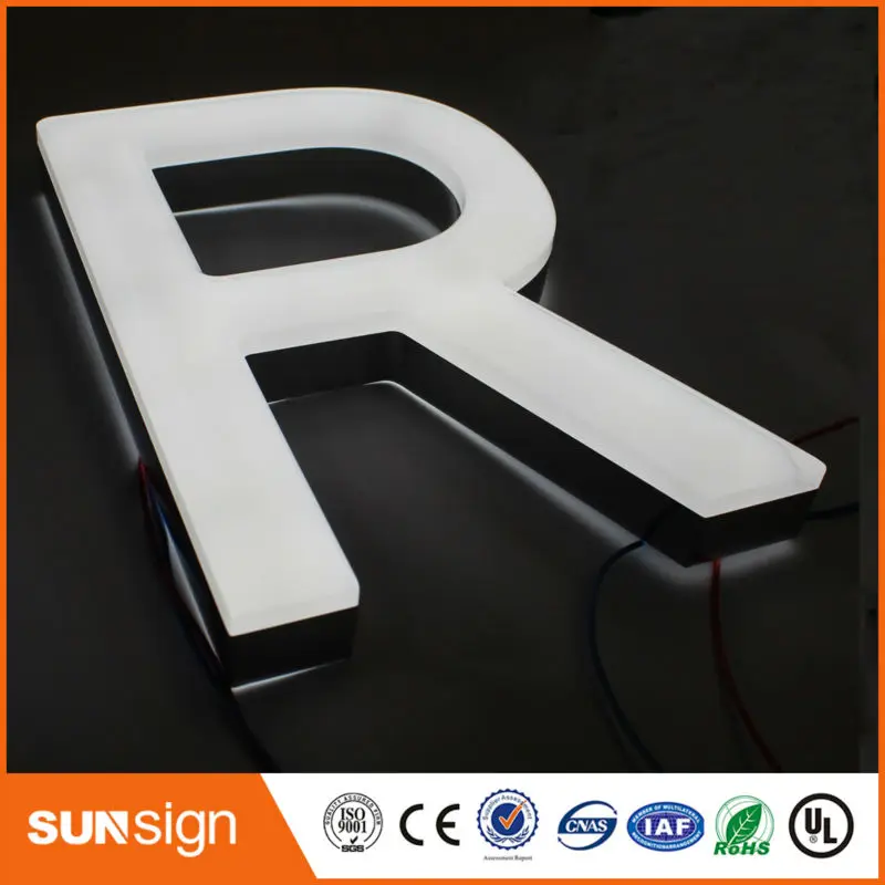 Рисунок 3 - Рекламная подсветка окна магазина