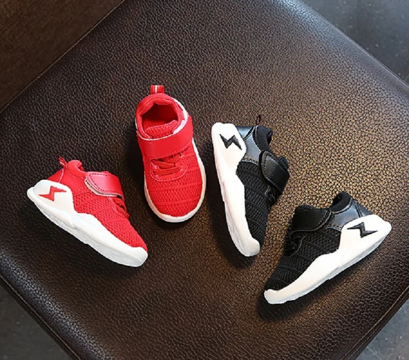 DIIMUU الاطفال طفل الفتيان الفتيات عارضة أحذية رياضية طفل الرضع الأطفال شبكة تشغيل لينة وحيد عدم الانزلاق الأزياء المشي الأحذية