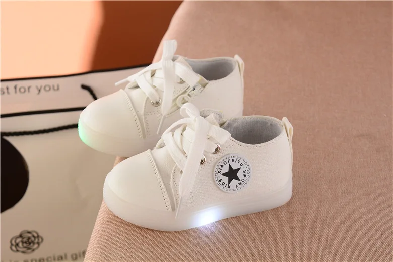 2017 davidyue Новое поступление детская холст led обувь на плоской подошве для мальчиков и девочек световой освещая светящиеся кроссовки для