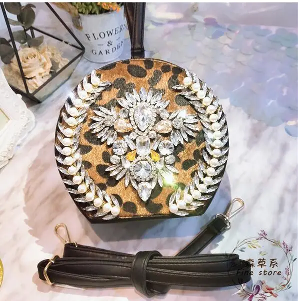 

European new heavy industry luxury rhinestone pearl small bag fashion wild diagonal diagonal leopard small round bag