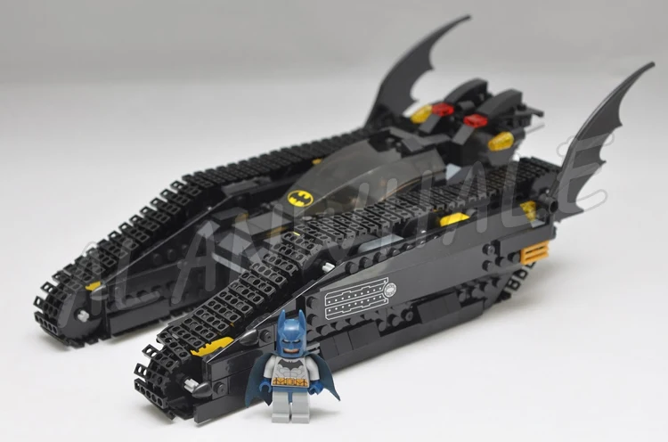  673Pcs Super Heroes Batman Movie Bat Tank Riddler and Bane's Hideout 07067 Figure Building Blocks T