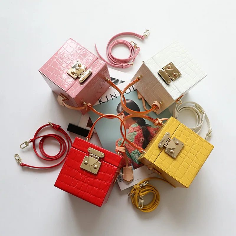 

2019 Cow leather Lock Box Bag female Small Square Trunk Bag Candy Color Slung Portable Lady Handbags Glossy Crocodile Pattern