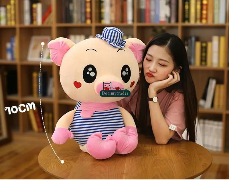 Dorimytrader Cuddly Soft Cartoon Lover Piggy Plush Toy Stuffed Anime Pigs Doll Animals Pillow Children Present 90cm 35inch DY61764 (16)_1