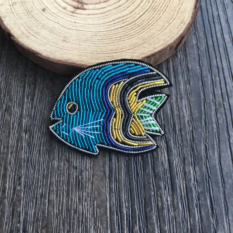 Ручная вышивка индийский океан голубая рыба шелковая брошь высокого класса заслуживает играть роль - Окраска металла: The Blue fish