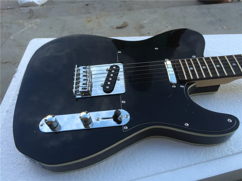 

Free shipping Wholesale electric guitar/ BLACK coloe with black pickgard/guitar in china