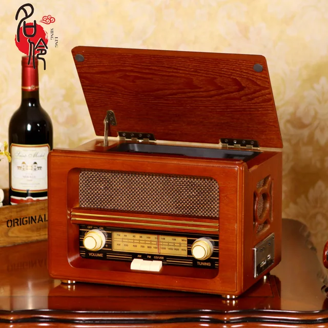 Clásica radio antiguo de radio de época cd máquina de la tarjeta de