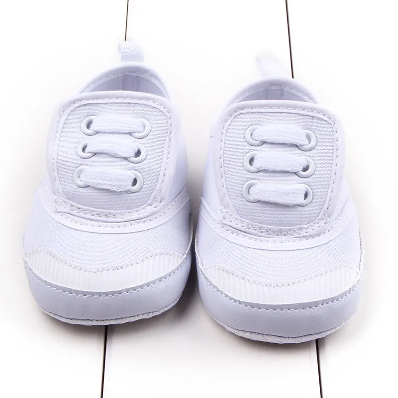 Весенне-летняя повседневная обувь для маленьких девочек парусиновая обувь для малышей унисекс для мальчиков и девочек мягкие пинетки для новорождённых противоскользящие кроссовки - Цвет: Белый