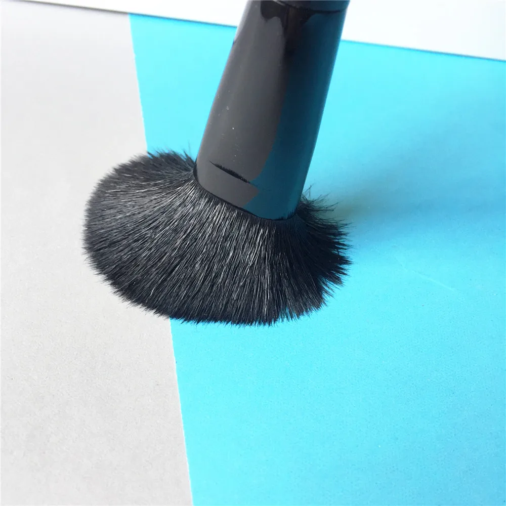 Marc Jacobs Angled Blush Brush #10 _ 6