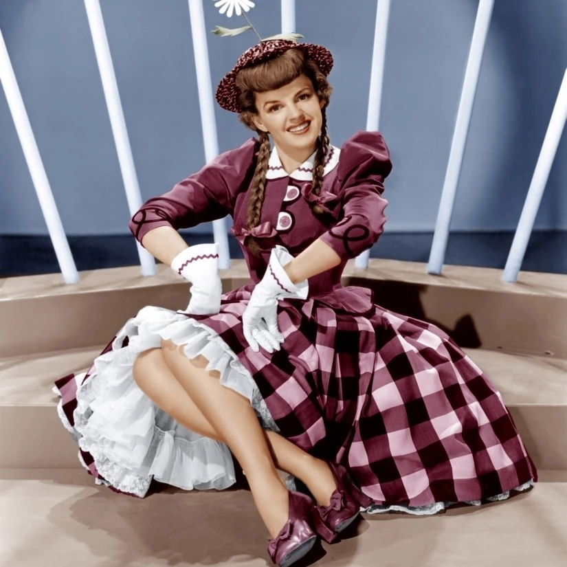 For Me And My Gal Judy Garland 1942 Photo Print (16 x 20)