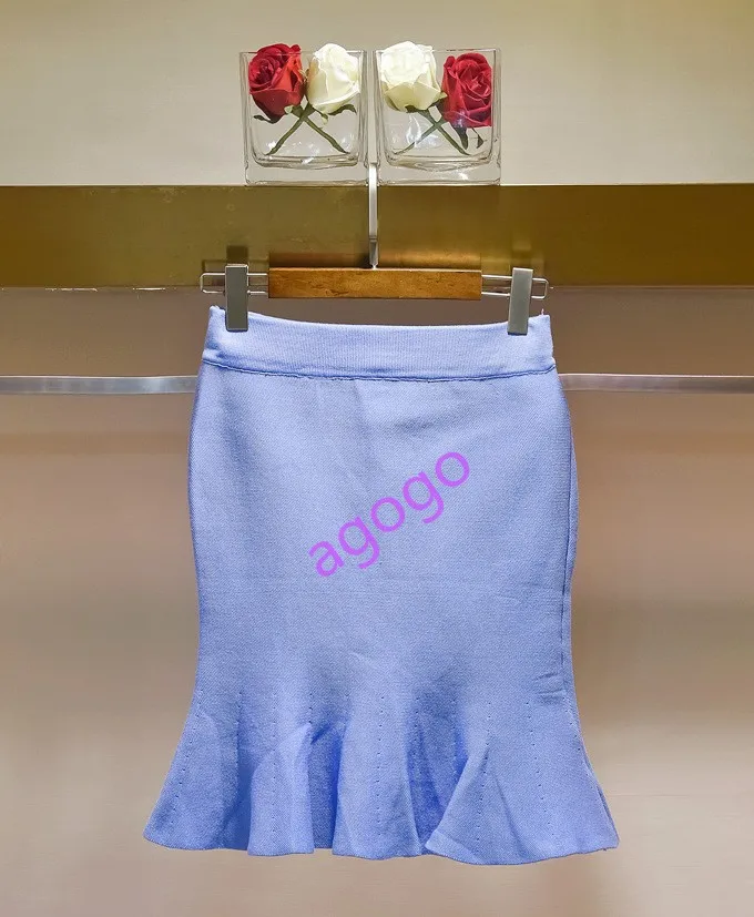 3472072744_421263737