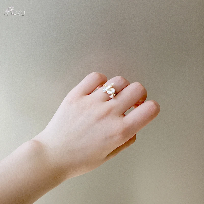 

AOMU Korea Shell Flower Irregular Pearl Ring For Women Geometric Round Beads Stretchable Ring Metal Ring Jewelry