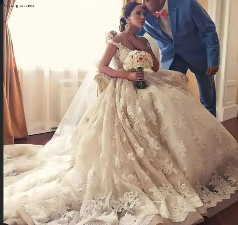 

2019 Princess Wedding Dress African Arabic Dubai Lace Appliques Zipper Back Long Church Formal Bride Bridal Gown Plus Size