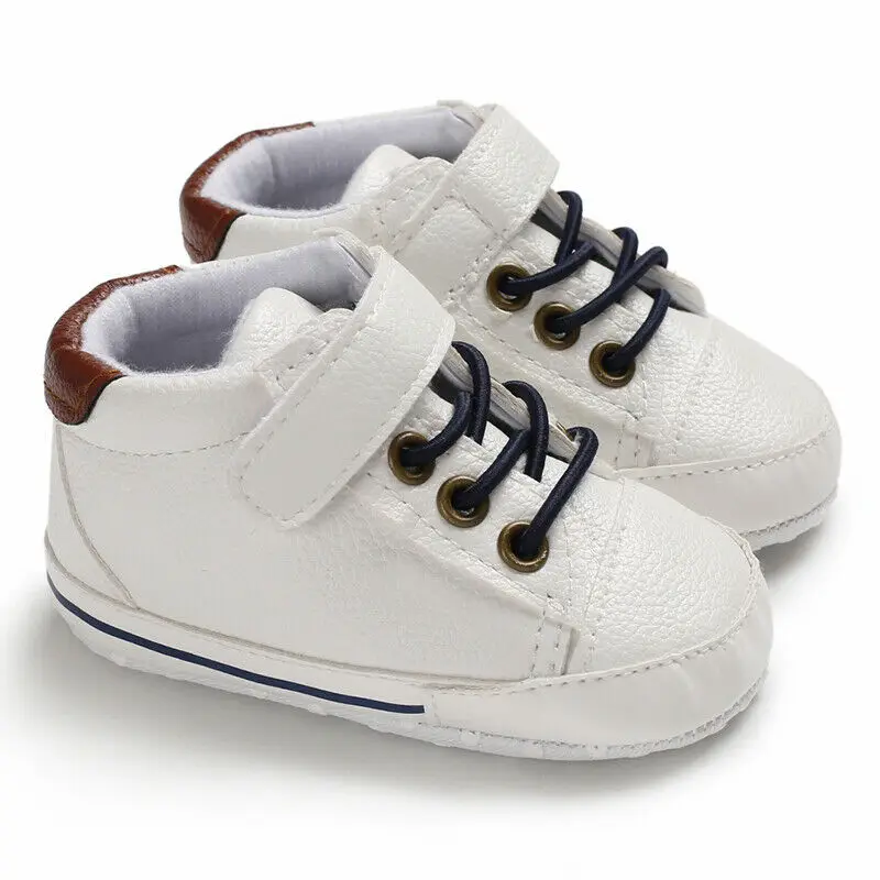 Обувь для новорожденных мальчиков и девочек с мягкой подошвой кожаные туфли для кроватки однотонная повседневная детская обувь с крючками на возраст от 0 до 18 месяцев - Цвет: Белый