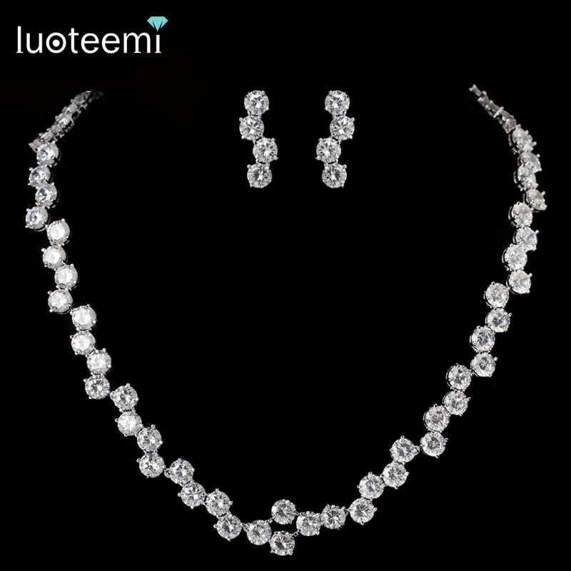 3 stone drop diamond necklace