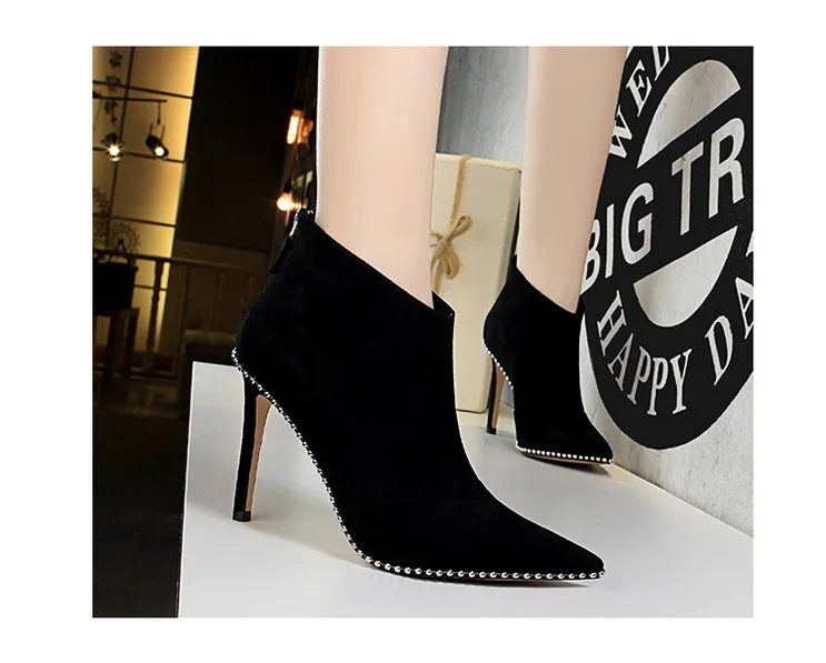 

=2018 Retro European and American style fashion sexy nightclubs slim stiletto high heel pointed fashion boots rivets ankle boots