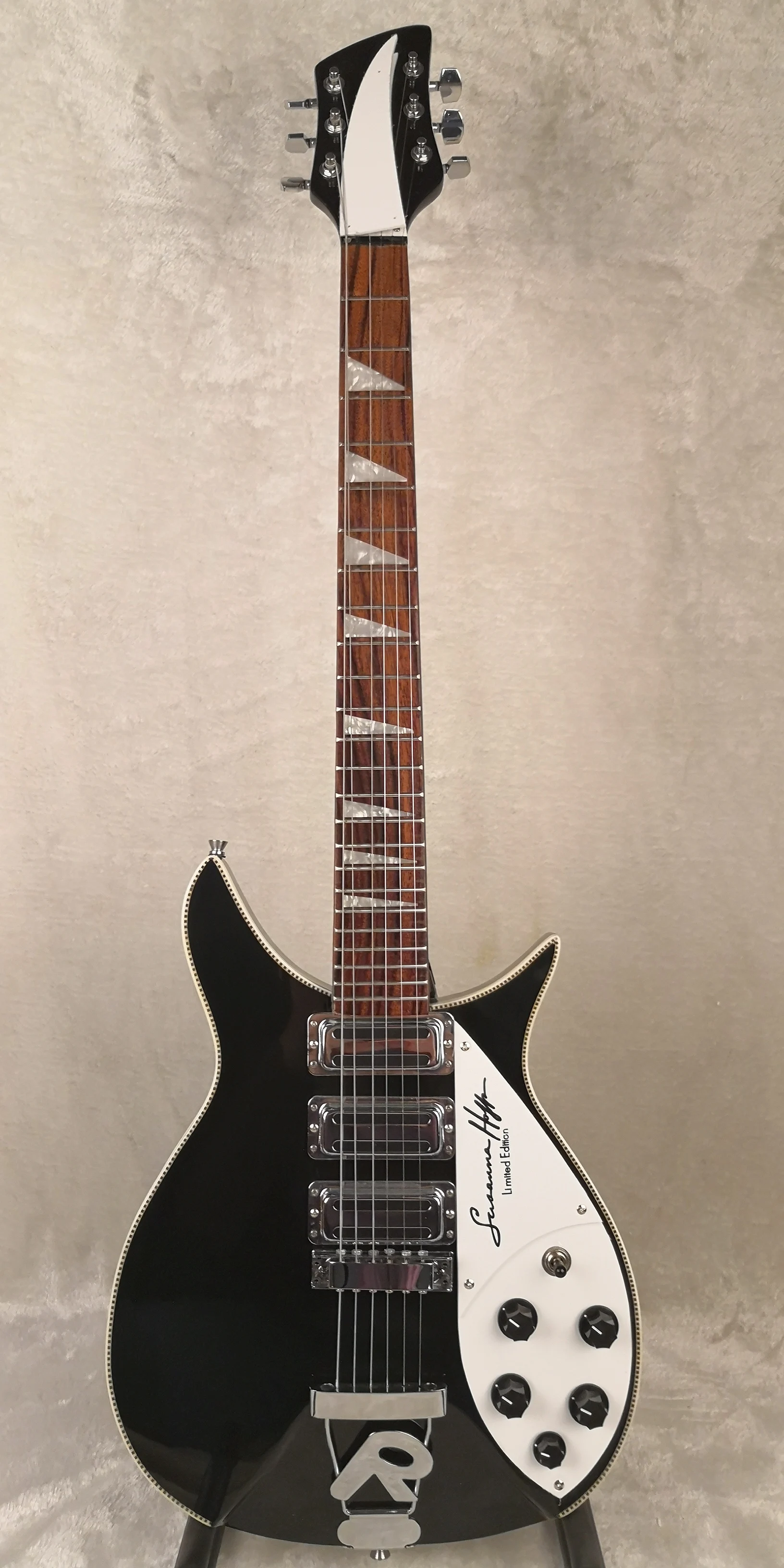 

350 Model R electric guitar,fingerboard has glossy paint,front and back of the body binding Suzzanna Hoffs signature guitar