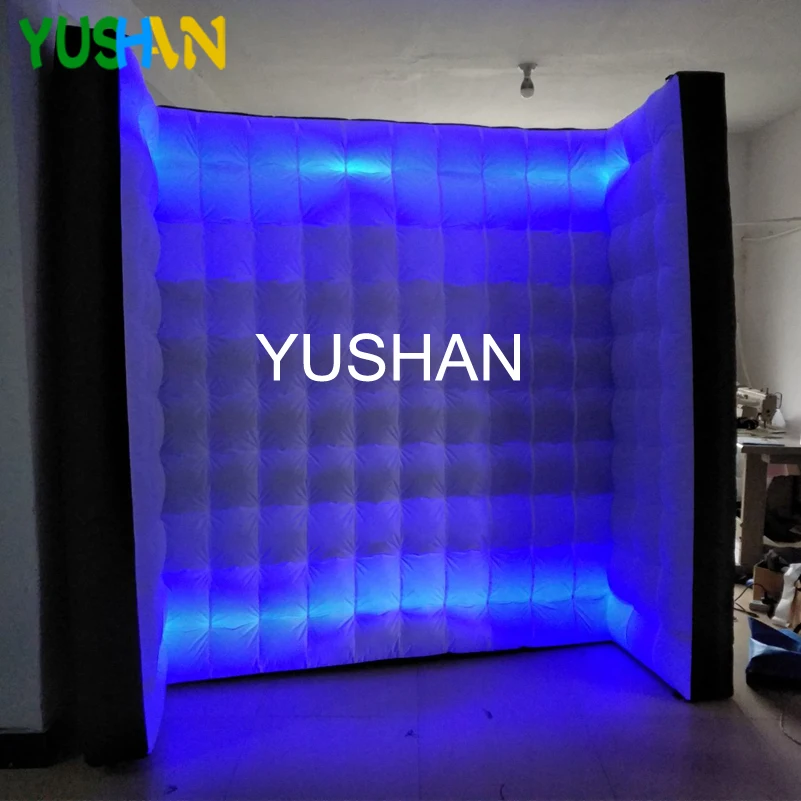 2.4 Black Curve wall