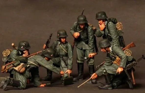 

1/35 Resin Kits WWII German Soldier Planning 6pcs/set