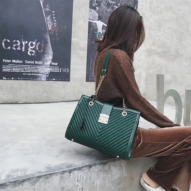 

Vintage Large Capacity Tote Bag 2019 Women Fashion Chain Rivet Shoulder Bags Lady Commuting Pu Leather Purses Bags Solid Color