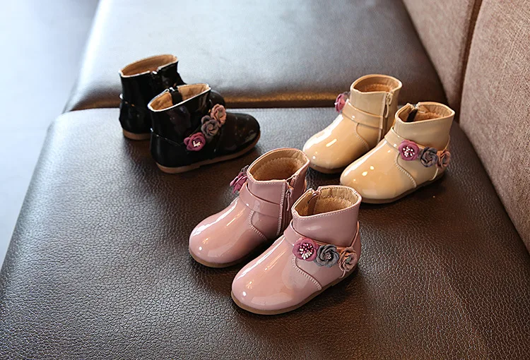 Autumn New Baby Girls Fashion Boots Baby Shoes Cute Flower Leather Low Heeled Boots for Baby Girls Pink Black Color