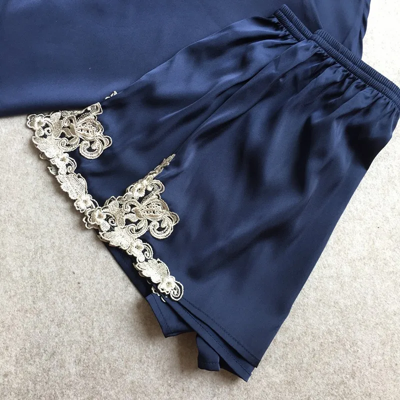 3135771076_1929359744