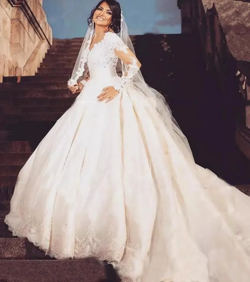 illusion-appliques-long-sleeves-a-line-castle-wedding-dresses-2019-sexy-v-neck-button-back-lace-skirt-bridal-gowns-2018-robe-de-marriage (2)_