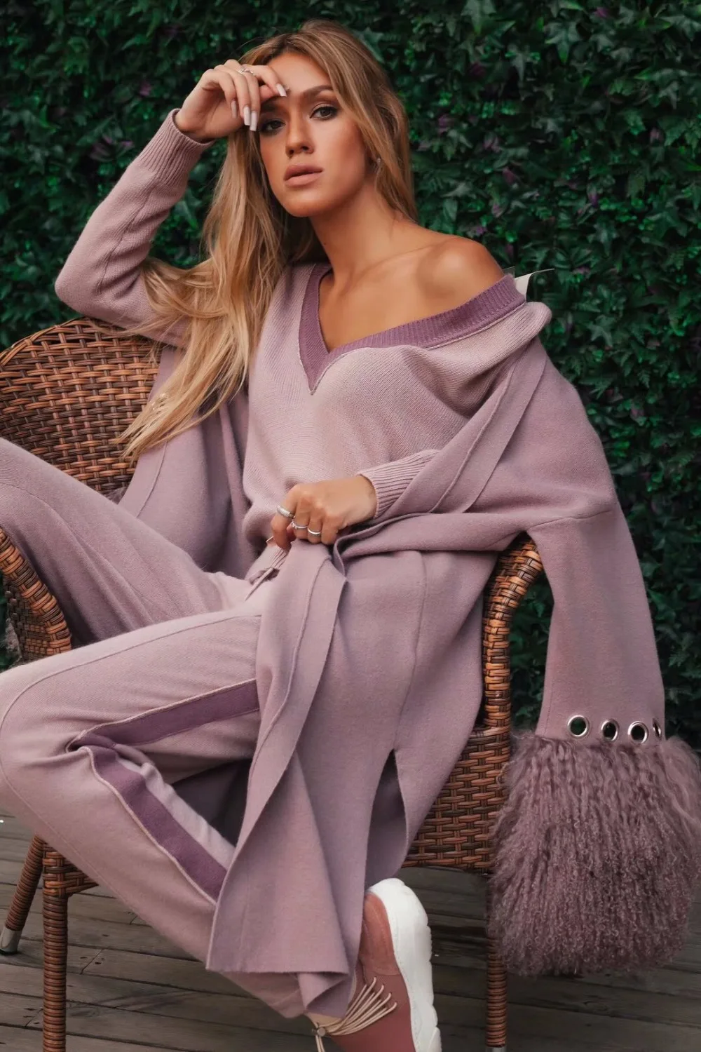 

2019 Drawstring Full Cashmere Knit 2 Piece Suit Female Ocean Beaded Two Wearing V-neck Sweater Trousers Two-piece Matching Sets