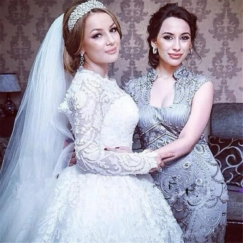 modest-long-sleeve-saudi-arabic-wedding-dresses-open-back-jewel-neck-lace-appliqued-cathedral-train-country-bridal-gowns (4)_副本
