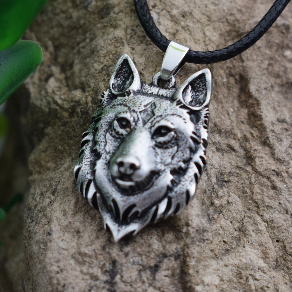 SanLan 1pcs Wolf Head Necklace Pendant Animal Power Norse Viking Amulet Necklaces Pendants Men Women Gift Jewelry