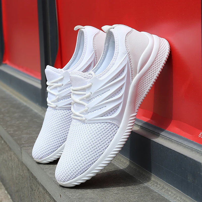 

2018 Hot Sale Breathable Mesh Men Running Shoes more suitable for hombre Outdoor Comfortable and Lightweight Adult Sport Shoes